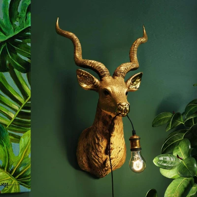 Afbeelding van KARE Animal Goat wandlamp met stekker, goud
