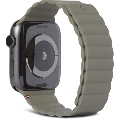 Afbeelding van DECODED Siliconen Apple Watch Bandje Geschikt voor Series 1 8 / SE 38/40/41 mm Sterke Magneetsluiting Olive