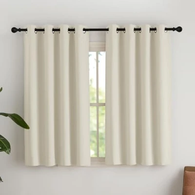 Afbeelding van NICETOWN Thermische gordijnen panelen kleine raamdecoratie met oogjes zachte lichte stof blokkeren voor slaapkamer huis keuken, L 140 x H 145 cm, lichtbeige, 2 stuks