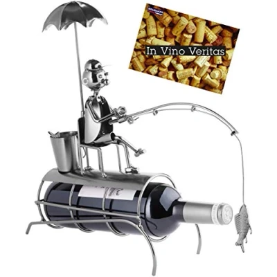 Afbeelding van BRUBAKER Wijnflessenhouder visser met parasol en vis aan de hengel flessenhouder zilver decoratief geschenk metalen figuur wijngeschenk flessenstandaard wenskaart Wijnrek