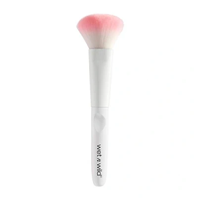 Image de Wet n Wild Make up Powder Brush, Pinceau Large avec des Poils Doux et Courbés pour une Application Facile du Maquillage, Manche Confortable