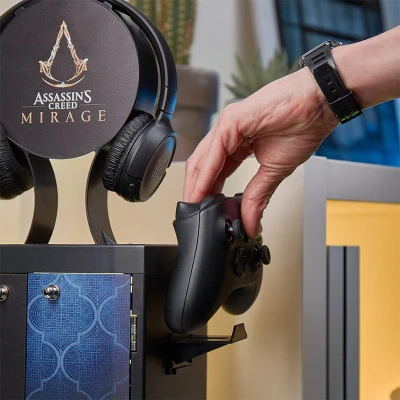 Afbeelding van Numskull Assassin&#039;s Creed Inspired Gaming Locker voor 4 Controllers 10 Games Koptelefoon