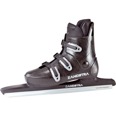 Afbeelding van Zandstra Comfort Noor Schaatsen 1383 Maat 35 Zwart Met 3 Gespsluiting Vaste Schaats High Carbon Springsteel 58 Rc Moulded Schoen