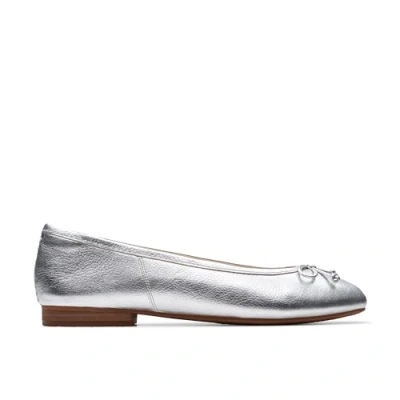 Afbeelding van Clarks Fawna Lily platte ballerina&#039;s voor dames, Zilverkleurig leer., 36 EU