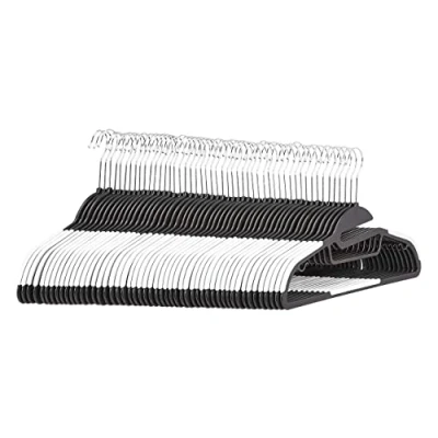 Afbeelding van Amazon Basics set van 50 Kleerhangers kunststof, antislip, met rubber, horizontale stang, wit