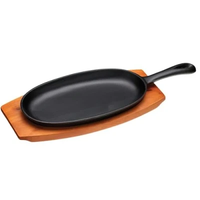 Afbeelding van KitchenCraft World of Flavours Sizzling Plate in Aziatische Stijl met Houten Serveerplank Gietijzer 34,5 x 14,5 3,5 Centimeter