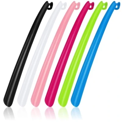 Afbeelding van COM FOUR® 6 x lange schoenlepel van kunststof, lichte met handgreep, stabiele schoenbekledingshulp in kleuren, 42 cm lang (42 cm, stuks)