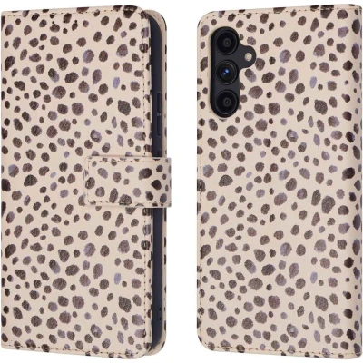 Afbeelding van iMoshion Hoesje Geschikt voor Samsung Galaxy A34 (5G) Met Pasjeshouder Design Bookcase smartphone Meerkleurig / Black And White Dots