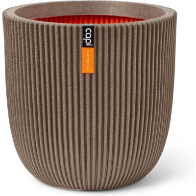 Afbeelding van Capi Europe Bloempot bol Groove NL 35x34 Warm taupe Opening Ø29 voor binnen en buiten Levenslang garantie Breukbestendig 100% Recyclebaar CO2 Neutraal geproduceerd KGVWT932
