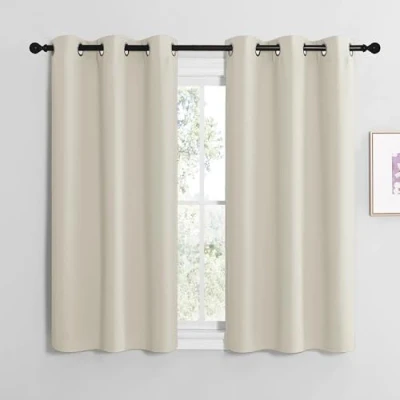 Afbeelding van NICETOWN Thermische gordijnen panelen kleine raamdecoratie met oogjes zachte lichte stof blokkeren voor slaapkamer huis keuken, L 107 x H 120 cm, lichtbeige, 2 stuks