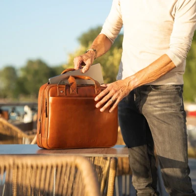 Afbeelding van The Chesterfield Brand Iseo Laptopbag cognac