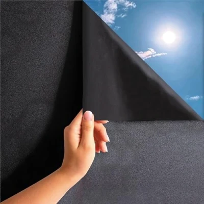 Afbeelding van MARAPON® Raamfolie zwart, 75 x 200 cm, verduisterende folie inclusief e boek met professionele tips. Beschermende inkijkfolie, laat geen licht door, statische kleefkracht, mat
