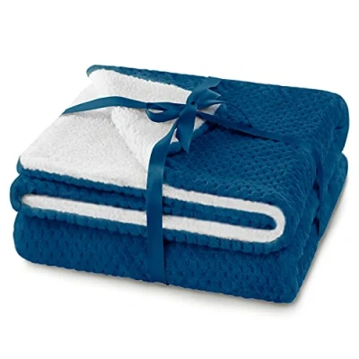 Afbeelding van AmeliaHome Knuffeldeken, 70 x 150 cm, Delicaat gewatteerd, schapenvacht look, Shleepy Indigo