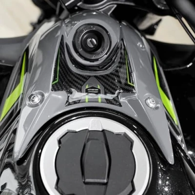 Afbeelding van Resin Bike Motorfietssticker compatibel met Kawasaki Z650 2024 zwart. Bescherming sleutelzone tegen stoten en schrammen. 3D sticker kunsthars, gemaakt in Italië