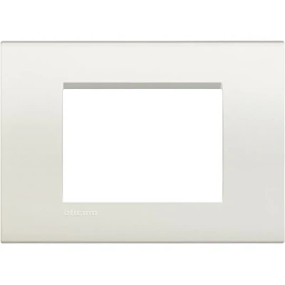 Afbeelding van BTICINO LivingLight Rechthoekige afdekplaat 3 modules wit