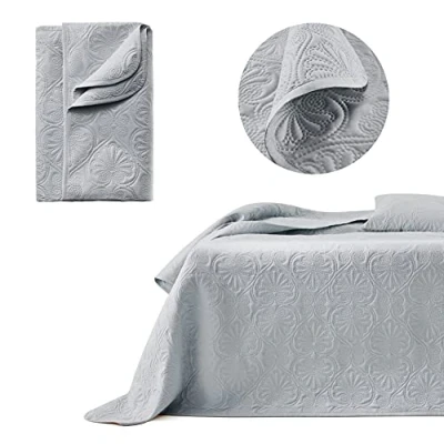Afbeelding van ROOM99 Leila Elegante sprei lichtgrijs 170 x 210 cm veelzijdig inzetbaar als of bankovertrek, deken voor bed en bank, in patchwork stijl, ideaal