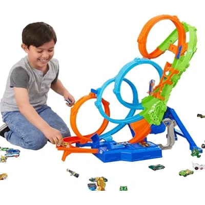 Afbeelding van Hot Wheels HXT06 Speelgoedautovolgset met 4 lussen, 3 weg crashzone en accelerator, opvouwbaar voor opslag, speelgoedauto in schaal 1:64