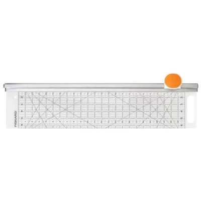 Image de FISKARS Combiné Cutter Rotatif (Ø45 mm) &amp; Règle (6&quot;&quot;x24&quot;&quot;)