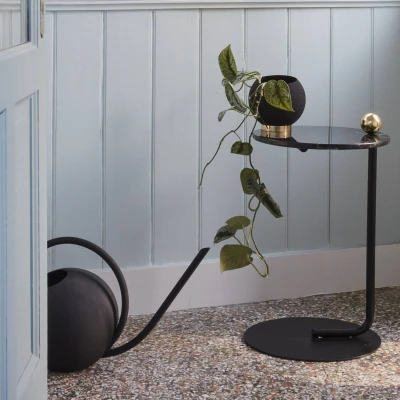 Afbeelding van AYTM Globe bloempot, Ø 17 cm, zwart, aluminium, staal