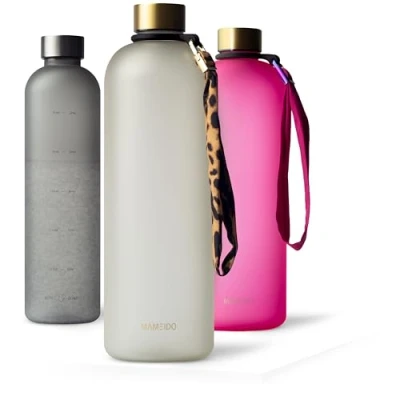 Afbeelding van MAMEIDO Waterfles 1,5l &amp; 1l Ivoor Beige Goud Plastic Ontwerp met Motivatie Tijd Markering, BPA vrij Waterdichte Sportfles voor Gymnastiek