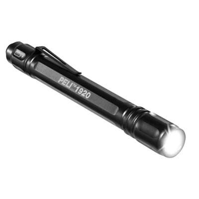 Afbeelding van PELI 1920: Compacte led zaklamp voor buiten en onderhoud, hoge kwaliteit industrie, mechanica, speleologen, IPX7 waterdicht, 224 lumen, kleur: zwart