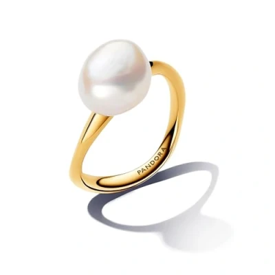 Afbeelding van Pandora Essence 14K vergulde metalen ring met barok wit behandelde zoetwaterparel, Sterling zilver, Synthetische parel