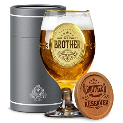 Afbeelding van CROWNLY CRYSTAL® cadeau voor broer bierglas gepersonaliseerd verjaardag heren origineel man vriendin grappig idee