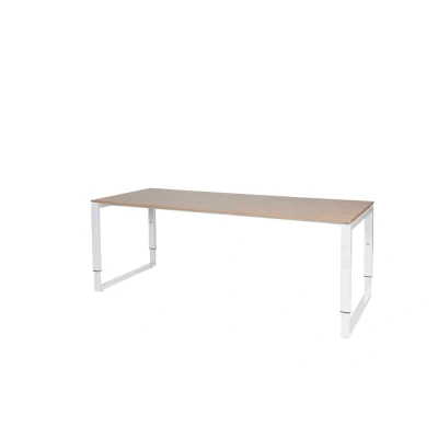 Afbeelding van Domino Plus bureau, hoogte instelbaar (62 85cm) met 200x80cm &#039;zwevend&#039; havana/ kersen licht 25mm blad en wit (RAL9010) O poot frame