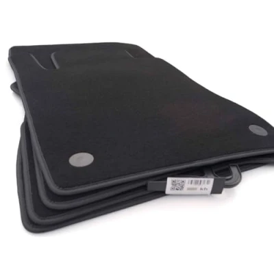 Afbeelding van Set van 4 fluwelen vloermatten voor Mercedes B klasse (W247) GLB (X247) Hoogwaardige velours automatten zwart