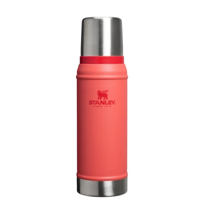 Afbeelding van Stanley Classic Legendary Thermosfles 750 ml Houdt 20 Uur Warm Of Koud Lekvrij Vaatwasserbestendig BPA Vrij Voor Koffie, Thee en Meer Roestvrijstalen Thermoskan Hot Coral