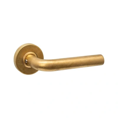 Afbeelding van Intersteel Deurkruk Luzern op rozet verdekt ø53x10mm PVD messing getrommeld