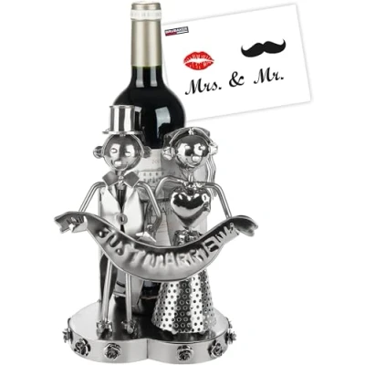 Afbeelding van BRUBAKER Wijnfleshouder &quot;Just Married&quot; Bruidspaar Metalen Flessenhouder Wijncadeau voor Huwelijk Fleshouder Sculptuur Inclusief Cadeaukaart