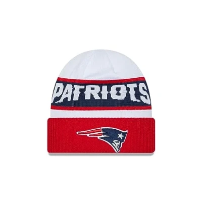 Afbeelding van New Era NFL Sideline Tech Knit Muts American Football 2023/2024 Wintermuts Cap One Size Alle Teams, TechKnit Patriots Wit #31847,