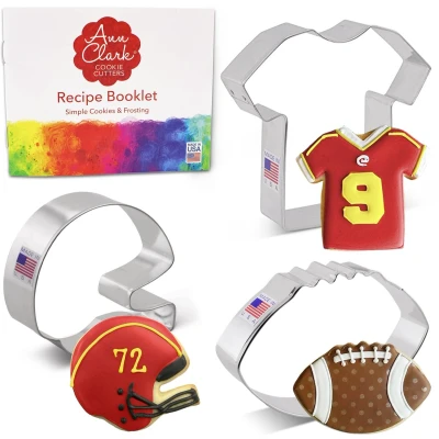 Afbeelding van Set van 3 voetbal uitsteekvormpjes, gemaakt in de VS door Ann Clark, voetbal, helm, shirt