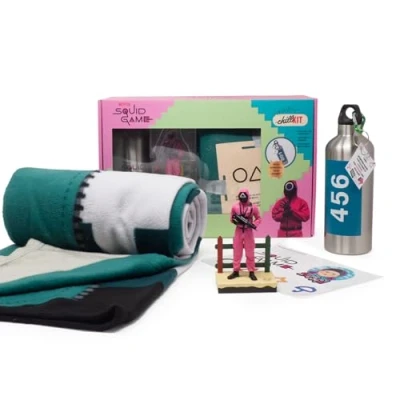 Afbeelding van Neamedia Icons Netflix Chill Kit Squid Game, officiële licentie, comfortdeken, verzamelfiguur, roestvrijstalen drinkfles, stickerbord, kerstcadeau idee voor fans