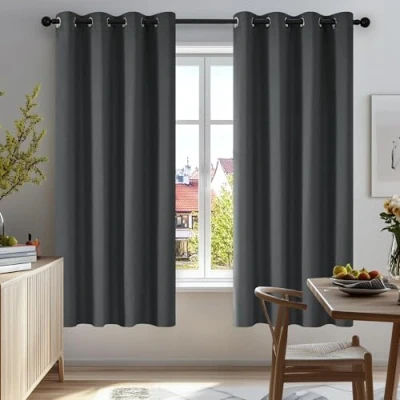 Afbeelding van Deconovo Thermo isolerende verduisteringsgordijnen, 132 x 138 cm (breedte hoogte), modern design met oogjes, gordijnen voor woonkamer en slaapkamer, donkergrijs, 2 stuks