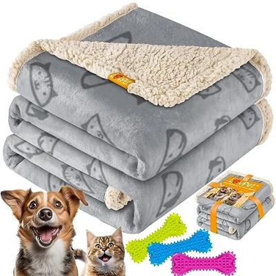 Afbeelding van LOVPET® Hondendeken Bank inclusief 3x Toy Bones Waterdichte Huisdierdeken Sherpa Fleece Deken voor Hond Kat Huisdier Kattendeken Bankbeschermer Wasbaar Hondenmand Bankhoes Grijs / S 73cm