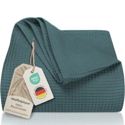 Afbeelding van LAYNENBURG Sprei 220 x 240 cm XXL Piqué met reliëf van 100% katoen Licht zomerdeken Katoenen deken voor bed, zetel Luchtig de sofa (lichtblauw)