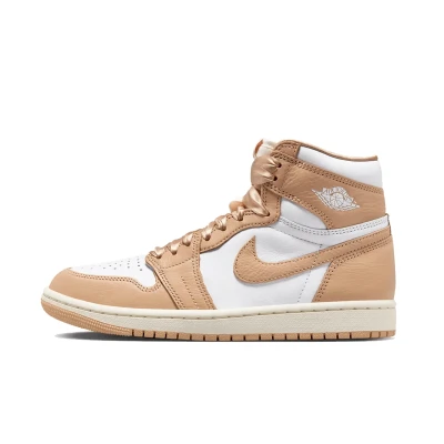 Afbeelding van Nike Air Jordan 1 Retro High OG Sneakers Unisex Maat 44 Praline/Sail/Wit