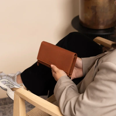 Afbeelding van The Chesterfield Brand Leren Portemonnee Cognac Mirthe