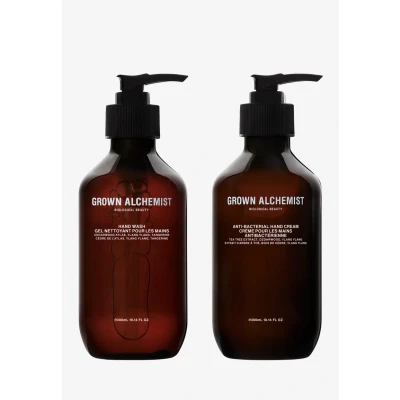 Afbeelding van Grown Alchemist Purify &amp; Protect HAND CARE HW Cedarwood Atlas + Antibacterial Bad bodyset, Maat: One Size,