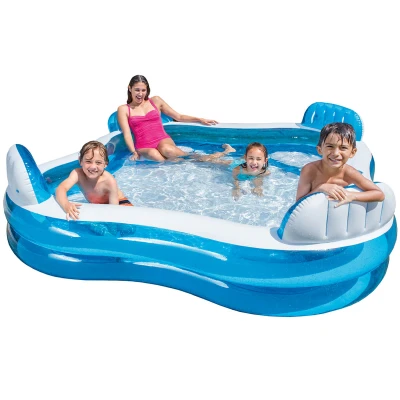 Image de Piscine gonflable avec chaises