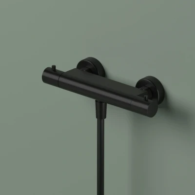 Afbeelding van Hotbath Thermostatische douchemengkraan met 1/2&quot; doucheslang onderaansluiting Gepolijst Zwart PVD AC008PBP