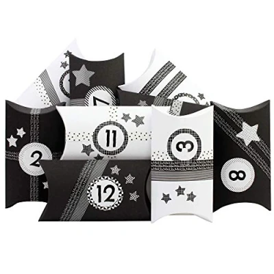 Afbeelding van Papierdrachen 24 kussendoosjes voor adventskalender, met washitape en cijferstickers, in zwart wit, kartonnen dozen kussenvorm, om te vullen decoreren