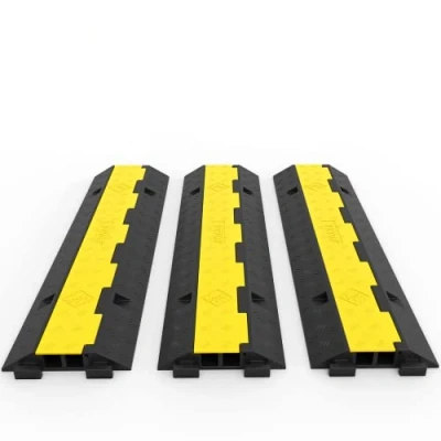 Afbeelding van VEVOR 3 stuks kabelhellingen 2 kanalen doorvoerkabels 98 cm bescherming pvc rubber capaciteit belasting 4989 kg kanaal 3,2 x 3,1 ter van stroomkabels vloeren parkeerplaats 101 24,5