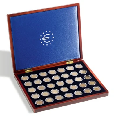 Afbeelding van Leuchtturm Leuchtturm, Presentatie cassette, Volterra Uno voor 2 Euromunten in capsules (35 st.) Mahoniekleur afm: 305x245x30 mm. per st.