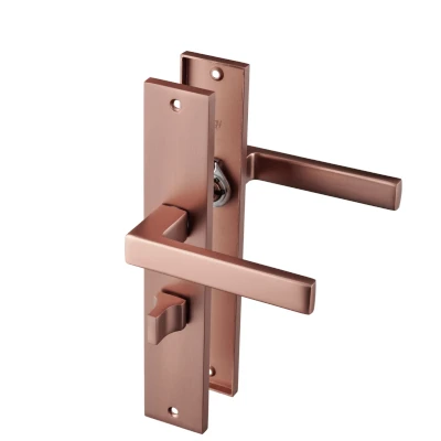 Afbeelding van Ostiumhome Deurbeslag Deurklink op schild met WC Slot 64 mm Mat Koper Collodi