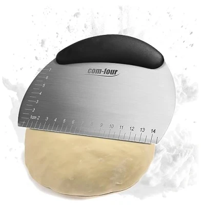 Afbeelding van COM FOUR® Premium deegspatel, deegsnijder van roestvrij staal, met plastic handvat, afgeronde zijkanten, keukenspatel (1 stuk zilverkleurig halfrond)