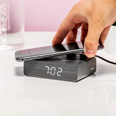 Afbeelding van Wekker Met Smartphonelader Donker Hout