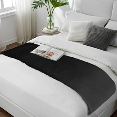 Afbeelding van Teppich Wölkchen Pluizig tapijt van kunstbont konijnenbont, kort bont, hoogpolig voor woonkamer of slaapkamer, bedtapijt zwart 50 x 150 cm